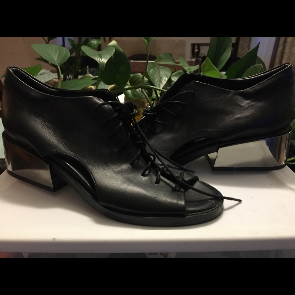 Shellys London new heeled sandal size 9
